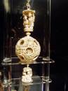 Taipei Museum of Fine Art - 14 layers of carefully carved ivory orbs * 600 x 800 * (189KB)
